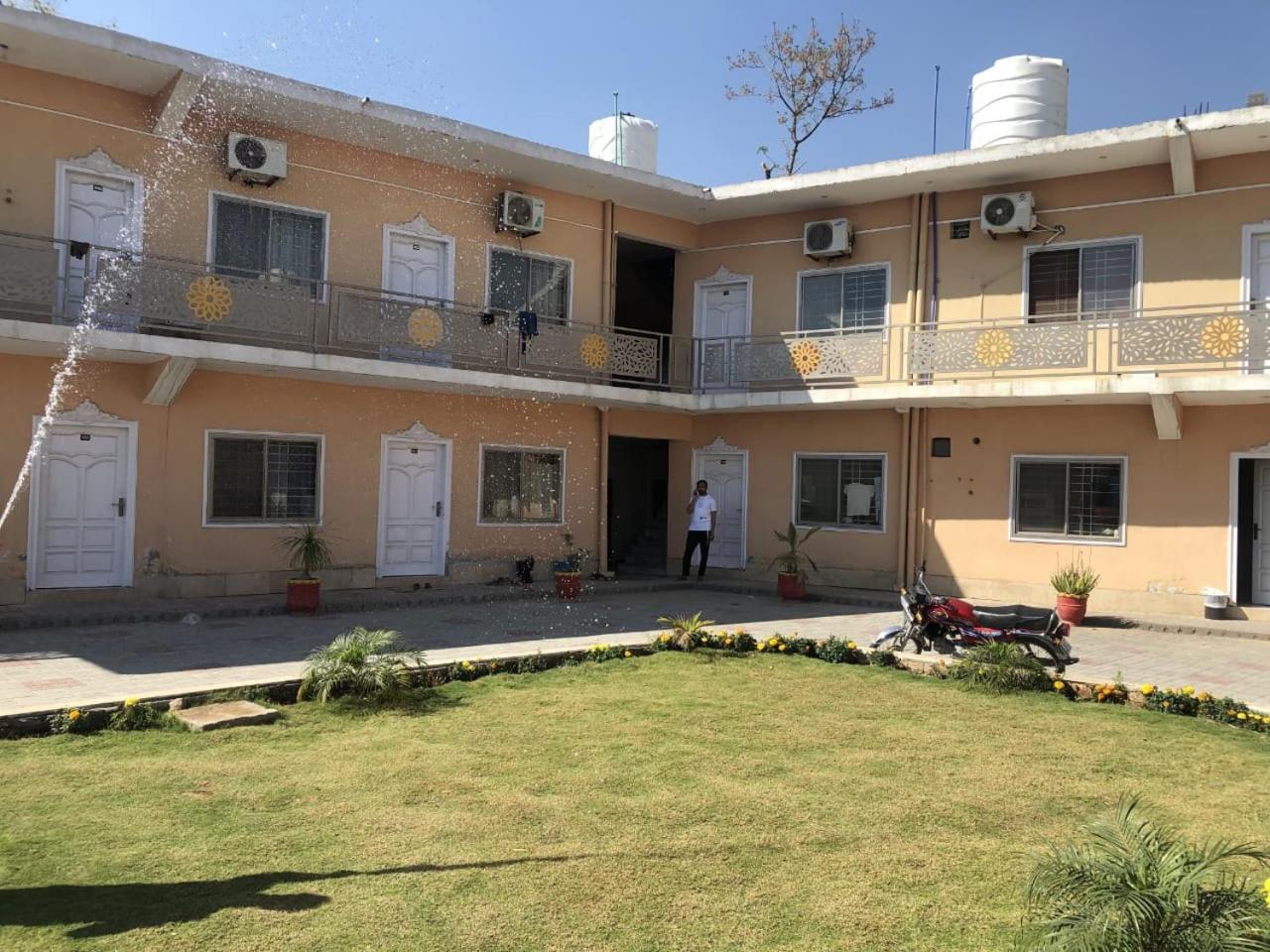 Hotel Islamabad Crown Rawalpindi Eksteriør billede